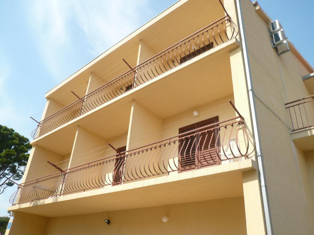Apartments Saric Makarska Buitenkant foto